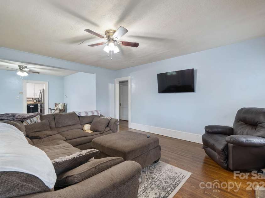 591 Oak Street, Marion, NC 28752.  MLS# CAR4253110, YatesRealty ID 18506. Living Room View 2.