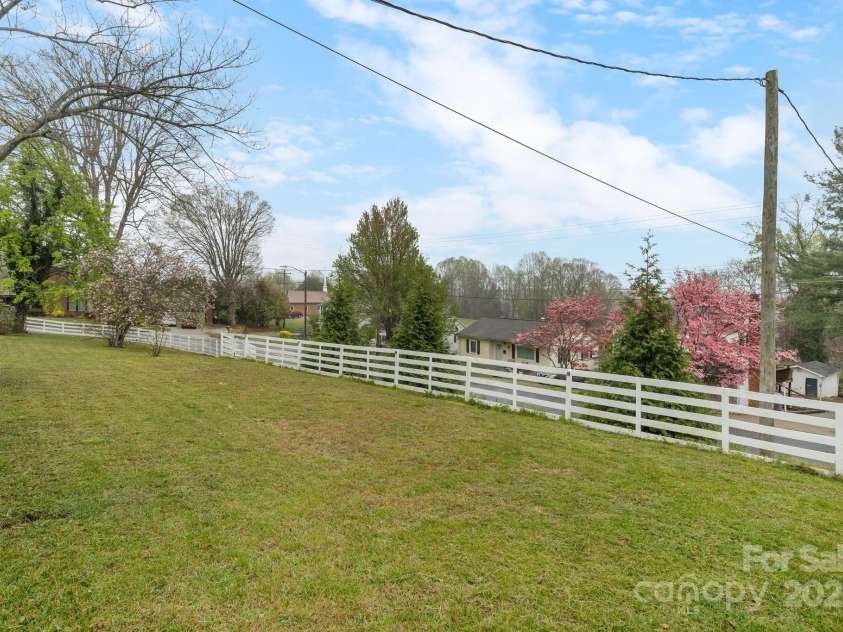 591 Oak Street, Marion, NC 28752.  MLS# CAR4253110, YatesRealty ID 18506. Room for Pets to Roam!