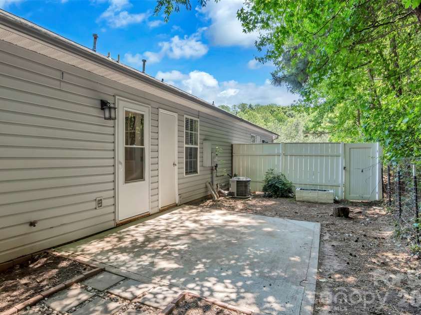 708 Cody Court, Fort Mill, SC 29715.  MLS# CAR4372904, YatesRealty ID 18506. 