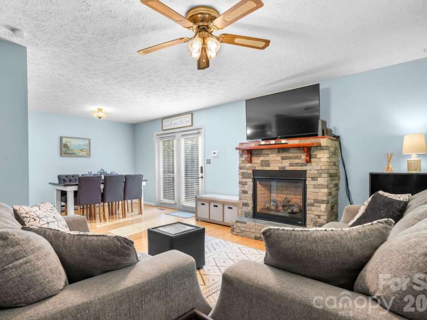 216 Davis Drive, Morganton, NC 28655.  MLS# CAR4373031, YatesRealty ID 18507. 