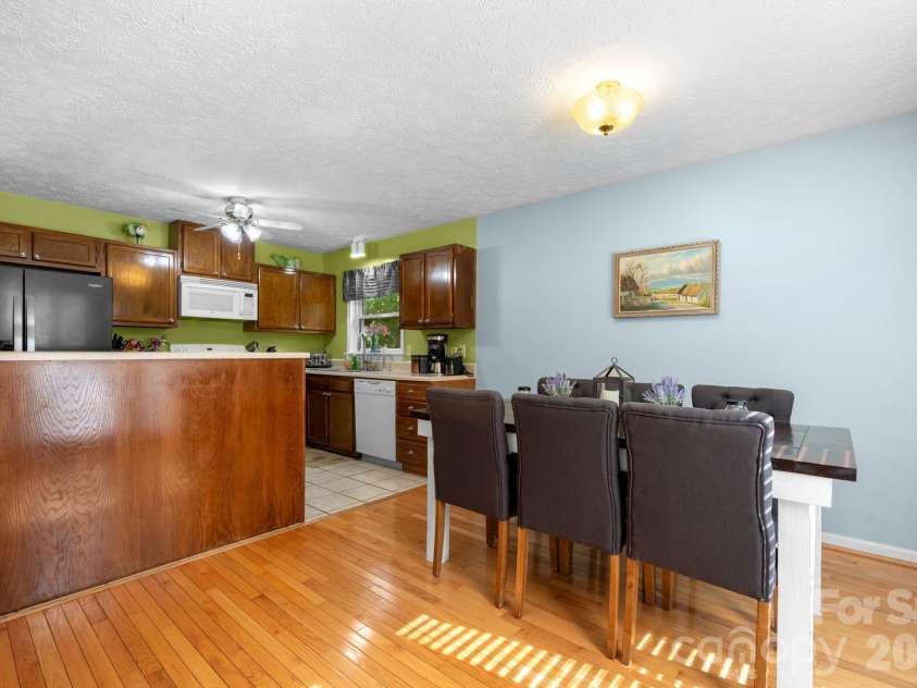 216 Davis Drive, Morganton, NC 28655.  MLS# CAR4373031, YatesRealty ID 18507. 