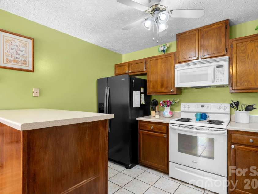 216 Davis Drive, Morganton, NC 28655.  MLS# CAR4373031, YatesRealty ID 18507. 