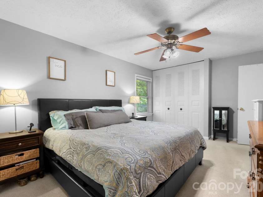 216 Davis Drive, Morganton, NC 28655.  MLS# CAR4373031, YatesRealty ID 18507. 