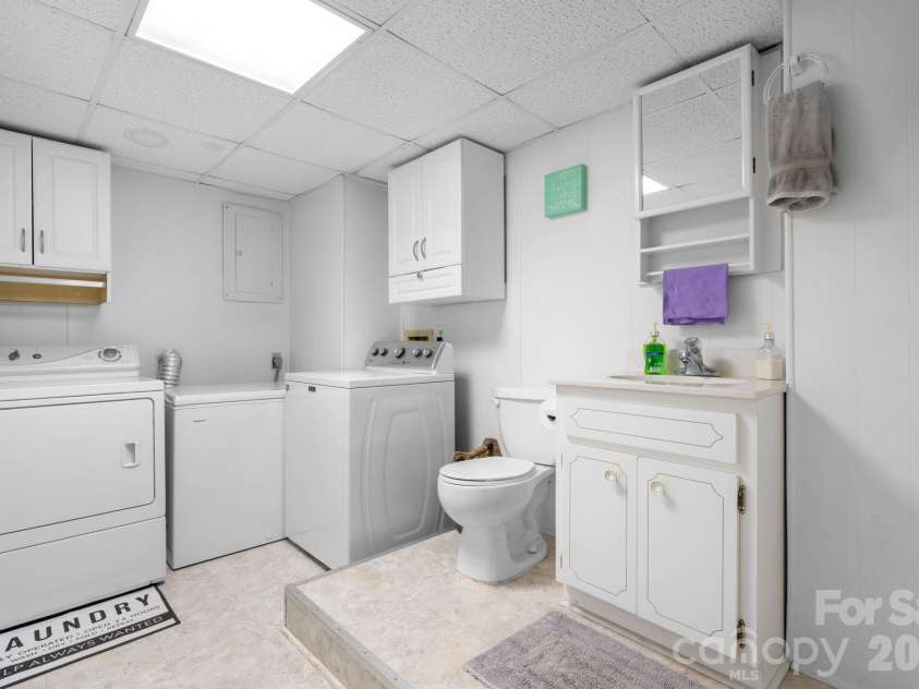 216 Davis Drive, Morganton, NC 28655.  MLS# CAR4373031, YatesRealty ID 18507. 