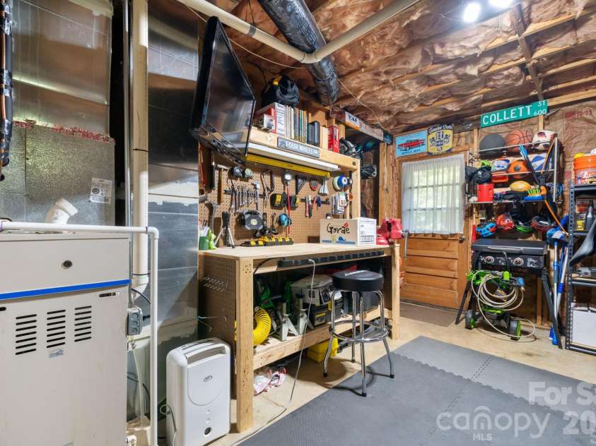 216 Davis Drive, Morganton, NC 28655.  MLS# CAR4373031, YatesRealty ID 18507. 