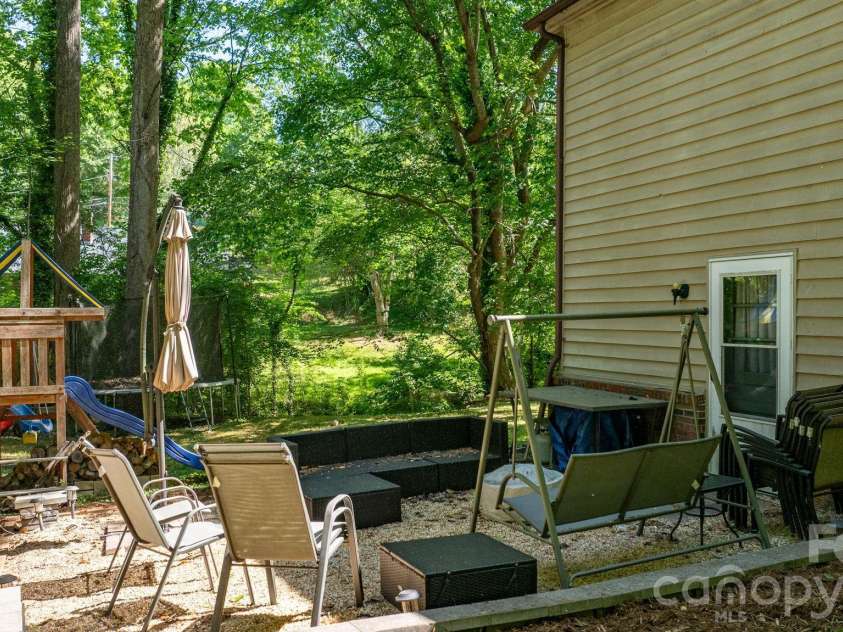 216 Davis Drive, Morganton, NC 28655.  MLS# CAR4373031, YatesRealty ID 18507. 