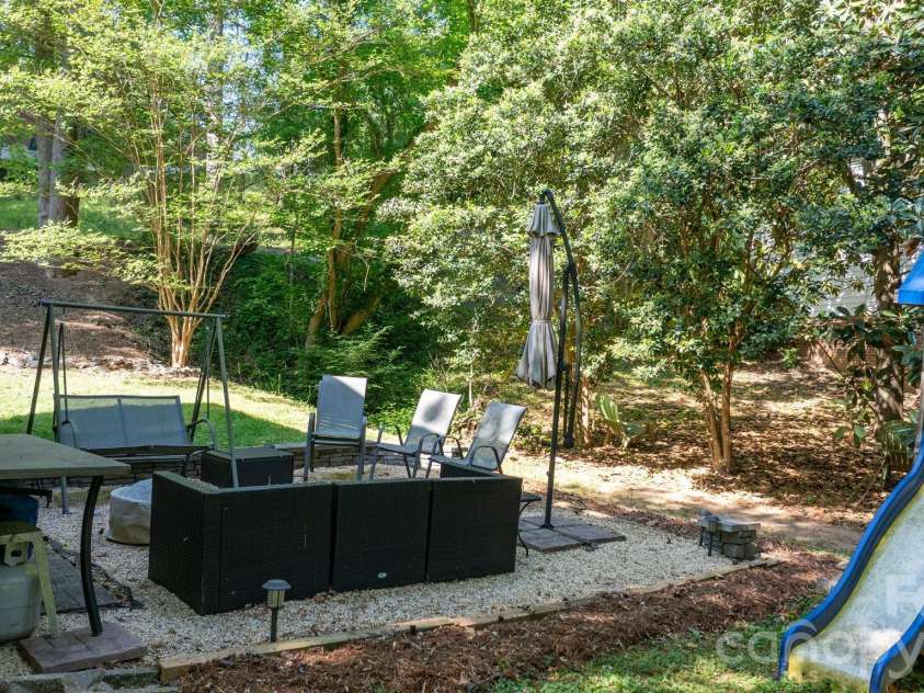 216 Davis Drive, Morganton, NC 28655.  MLS# CAR4373031, YatesRealty ID 18507. 
