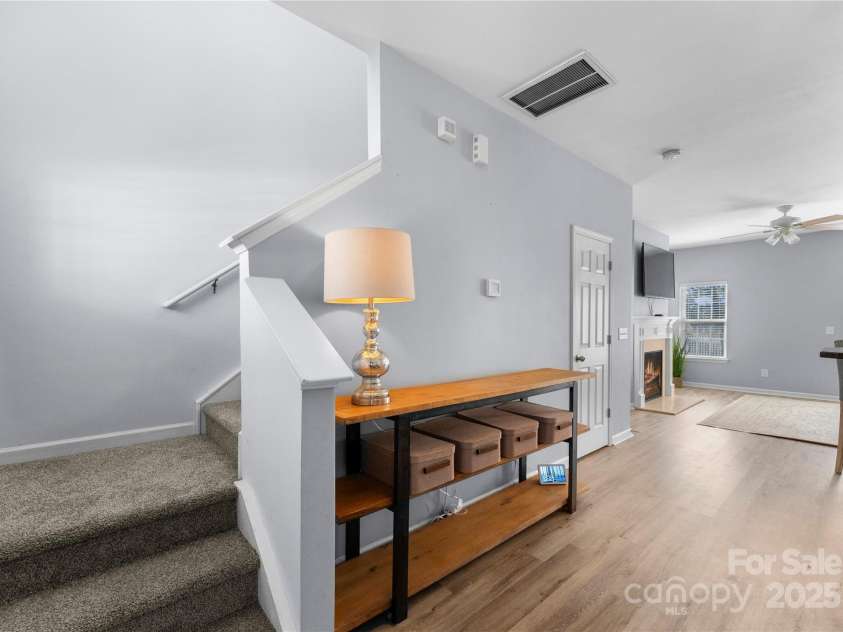 2259 Crosscut Drive, Charlotte, NC 28214.  MLS# CAR4234585, YatesRealty ID 18508. Front Entryway