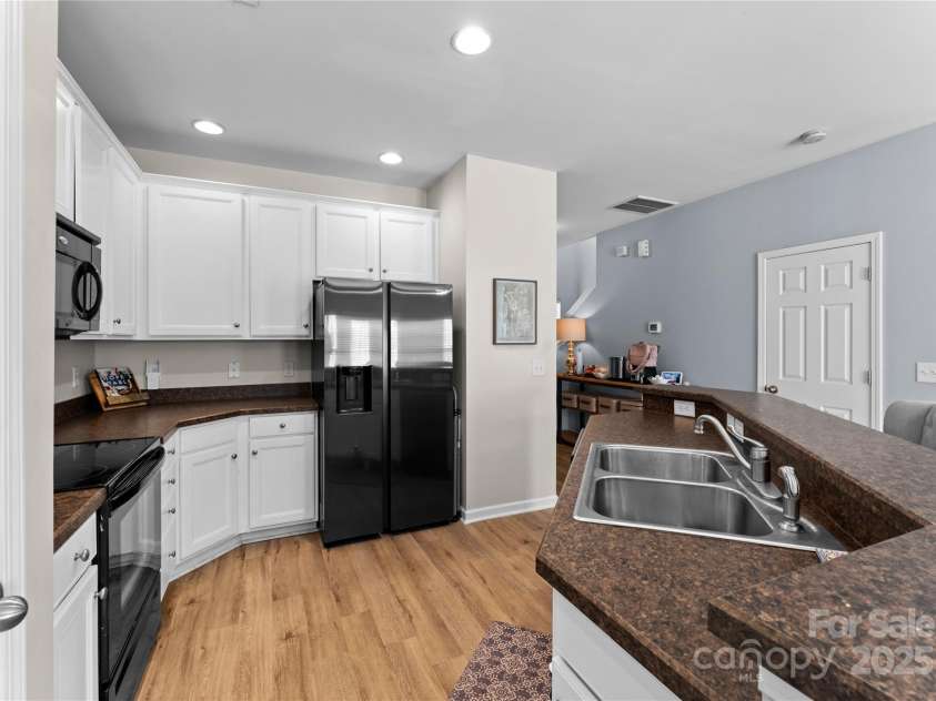 2259 Crosscut Drive, Charlotte, NC 28214.  MLS# CAR4234585, YatesRealty ID 18508. Kitchen