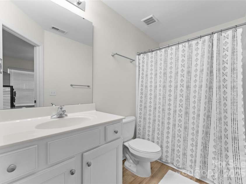 2259 Crosscut Drive, Charlotte, NC 28214.  MLS# CAR4234585, YatesRealty ID 18508. Primary Ensuite Bathroom