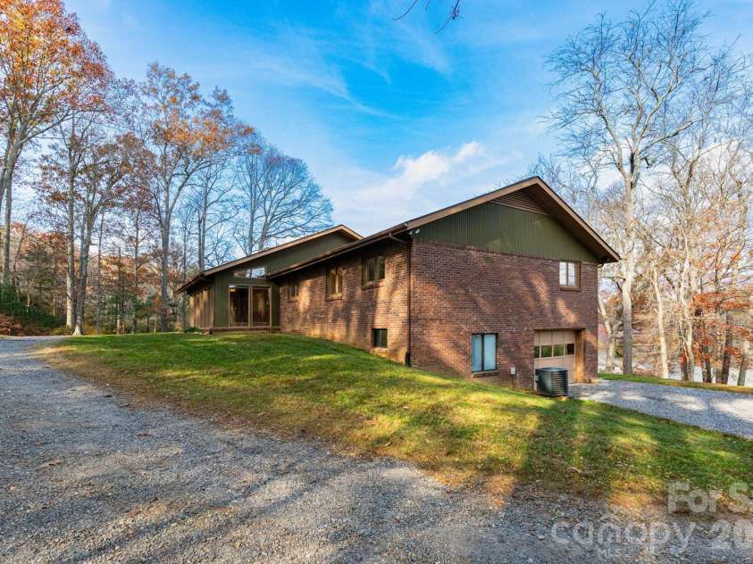 84 Joe jenkins Road, Fairview, NC 28730.  MLS# CAR4320581, YatesRealty ID 18509. 