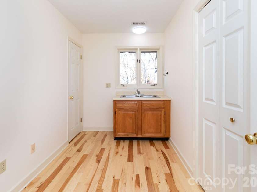 84 Joe jenkins Road, Fairview, NC 28730.  MLS# CAR4320581, YatesRealty ID 18509. 