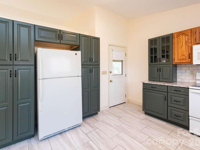 84 Joe jenkins Road, Fairview, NC 28730.  MLS# CAR4320581, YatesRealty ID 18509. Upstairs Kitchen