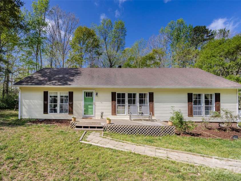 9009 Quail Roost Drive, Waxhaw, NC 28173.  MLS# CAR4239665, YatesRealty ID 18509. 