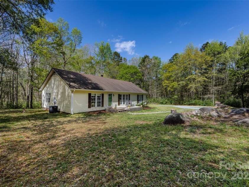 9009 Quail Roost Drive, Waxhaw, NC 28173.  MLS# CAR4239665, YatesRealty ID 18509. 