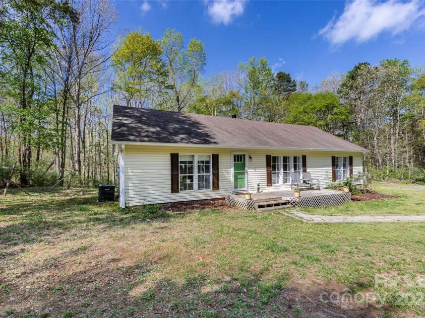 9009 Quail Roost Drive, Waxhaw, NC 28173.  MLS# CAR4239665, YatesRealty ID 18509. 