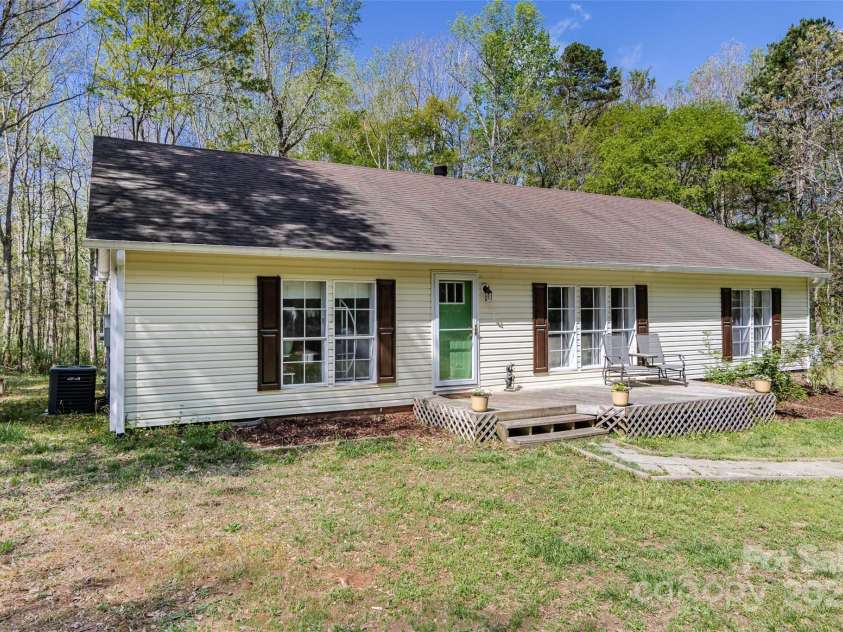 9009 Quail Roost Drive, Waxhaw, NC 28173.  MLS# CAR4239665, YatesRealty ID 18509. 