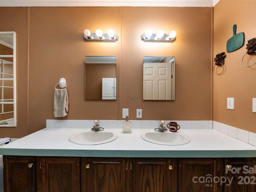 9009 Quail Roost Drive, Waxhaw, NC 28173.  MLS# CAR4239665, YatesRealty ID 18509. 