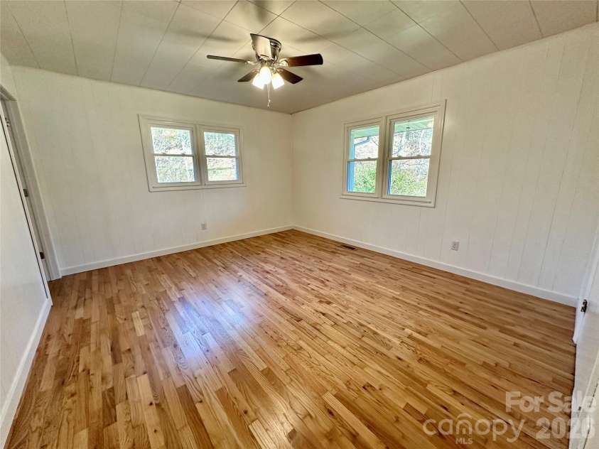 208 Murdock Road, Bakersville, NC 28705.  MLS# CAR4315892, YatesRealty ID 18510. 12 x 14 Master Bedroom with bonus room and en-suite bath 