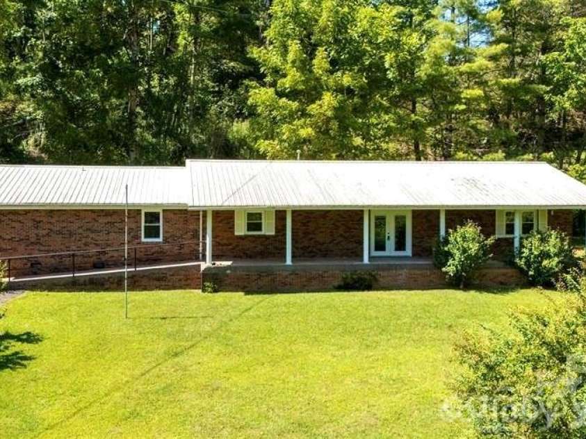 208 Murdock Road, Bakersville, NC 28705.  MLS# CAR4315892, YatesRealty ID 18510. 