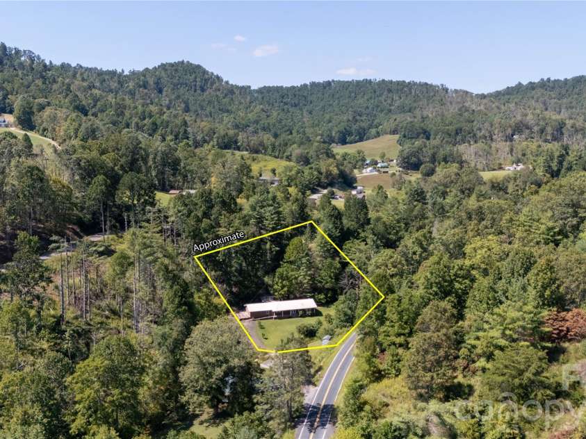 208 Murdock Road, Bakersville, NC 28705.  MLS# CAR4315892, YatesRealty ID 18510. 