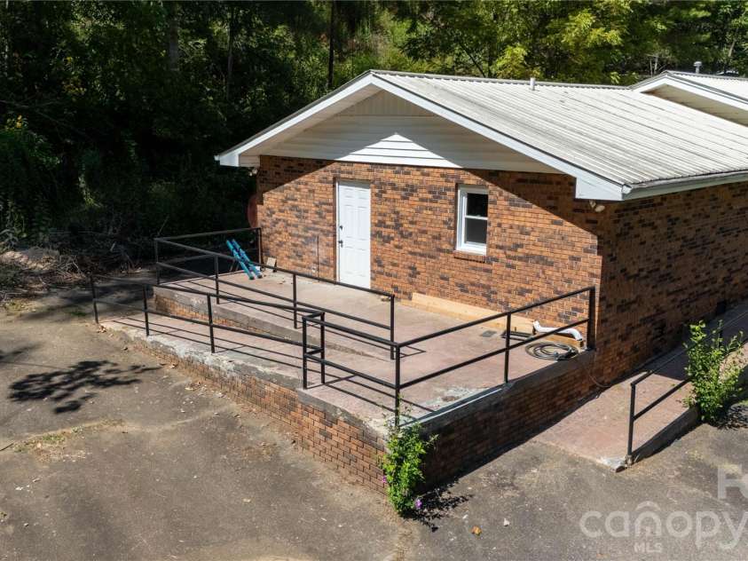 208 Murdock Road, Bakersville, NC 28705.  MLS# CAR4315892, YatesRealty ID 18510. 