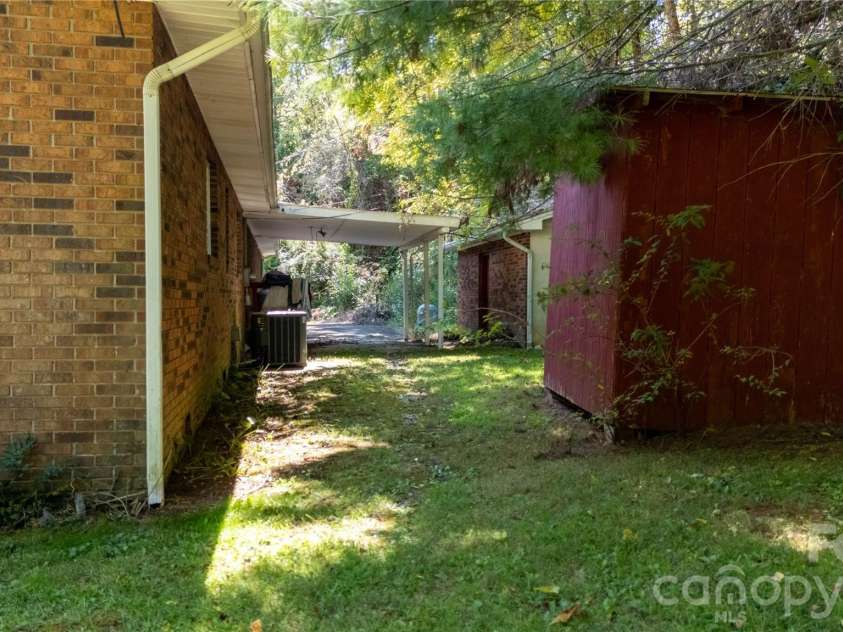 208 Murdock Road, Bakersville, NC 28705.  MLS# CAR4315892, YatesRealty ID 18510. 