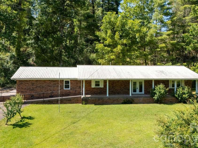208 Murdock Road, Bakersville, NC 28705.  MLS# CAR4315892, YatesRealty ID 18510. 