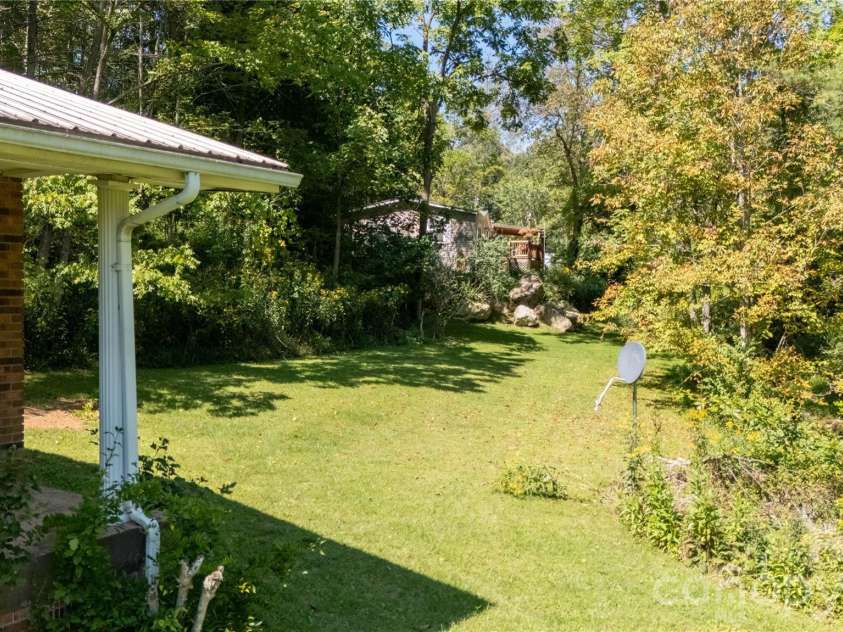 208 Murdock Road, Bakersville, NC 28705.  MLS# CAR4315892, YatesRealty ID 18510. 