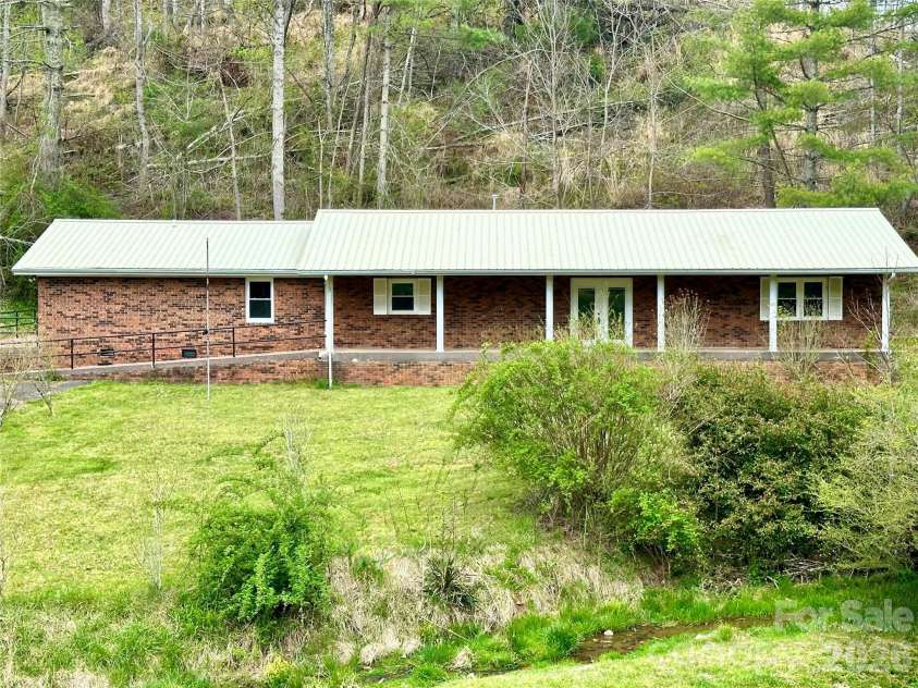 208 Murdock Road, Bakersville, NC 28705.  MLS# CAR4315892, YatesRealty ID 18510. 