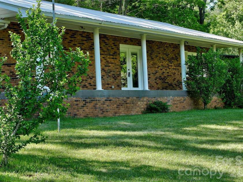 208 Murdock Road, Bakersville, NC 28705.  MLS# CAR4315892, YatesRealty ID 18510. 