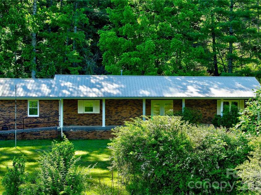 208 Murdock Road, Bakersville, NC 28705.  MLS# CAR4315892, YatesRealty ID 18510. 