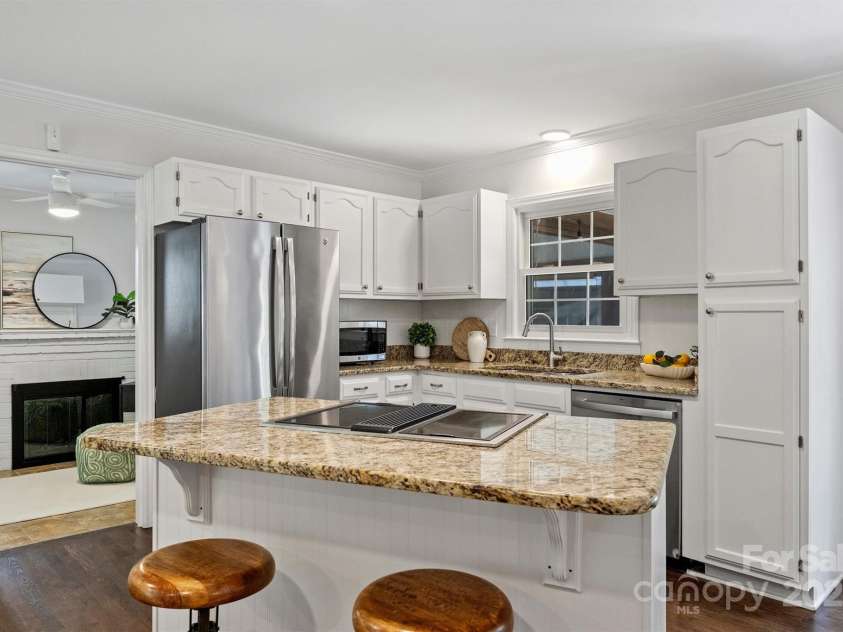 6938 Wrentree Drive, Charlotte, NC 28210.  MLS# CAR4266582, YatesRealty ID 18510. 