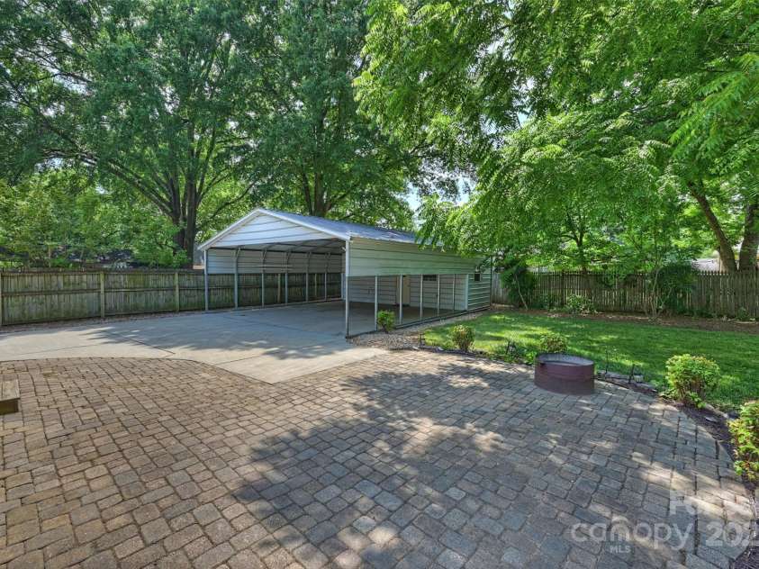 6938 Wrentree Drive, Charlotte, NC 28210.  MLS# CAR4266582, YatesRealty ID 18510. 