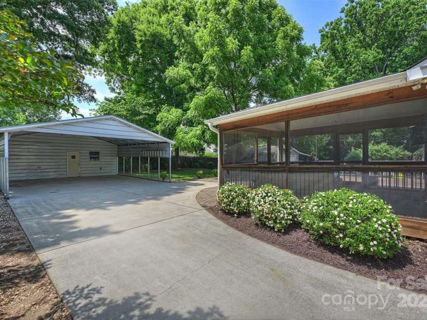 6938 Wrentree Drive, Charlotte, NC 28210.  MLS# CAR4266582, YatesRealty ID 18510. 