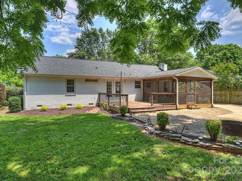 6938 Wrentree Drive, Charlotte, NC 28210.  MLS# CAR4266582, YatesRealty ID 18510. 