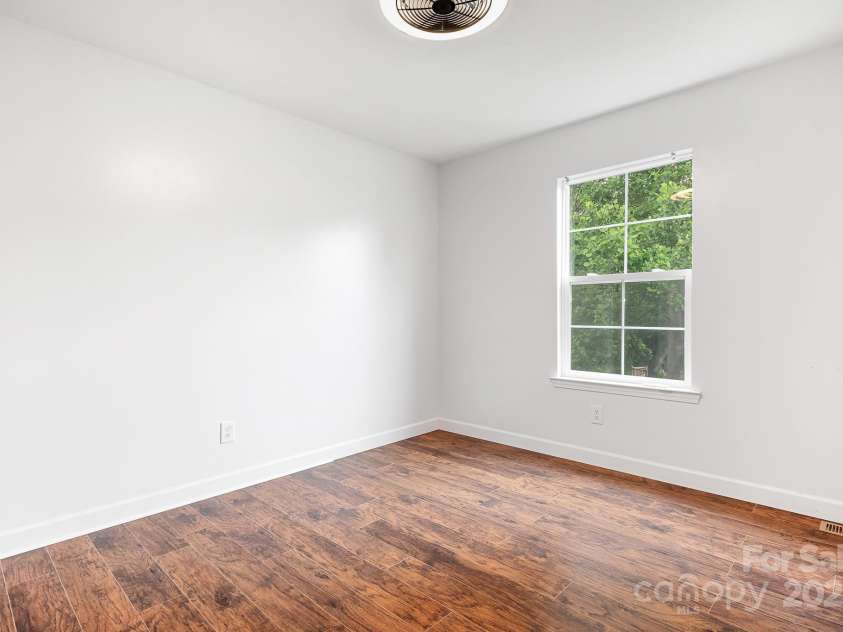 2695 Queens Drive, Lincolnton, NC 28092.  MLS# CAR4266750, YatesRealty ID 18511. Basement Flex Room with closet