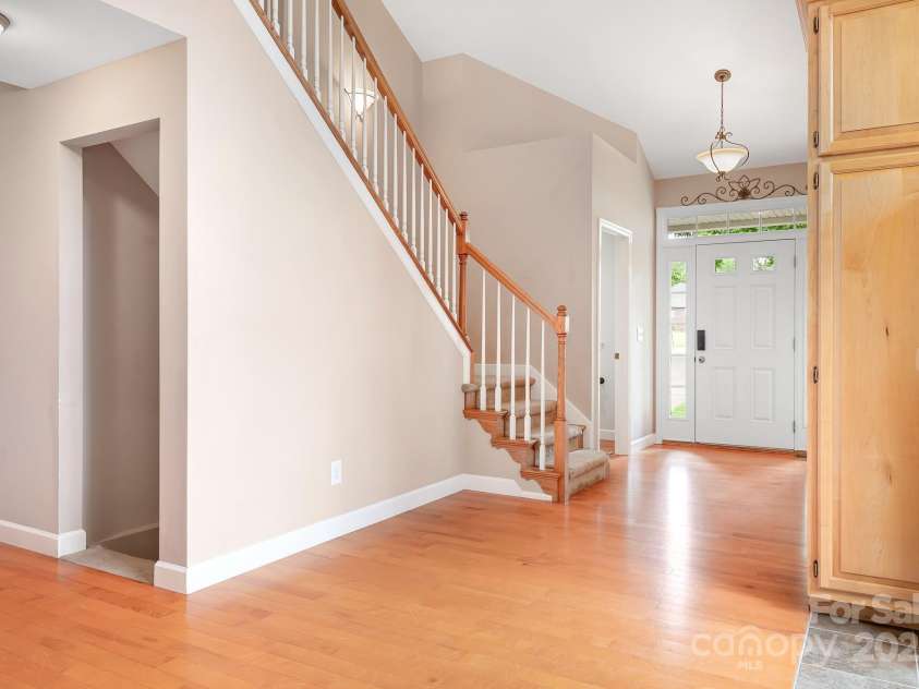 2695 Queens Drive, Lincolnton, NC 28092.  MLS# CAR4266750, YatesRealty ID 18511. Foyer