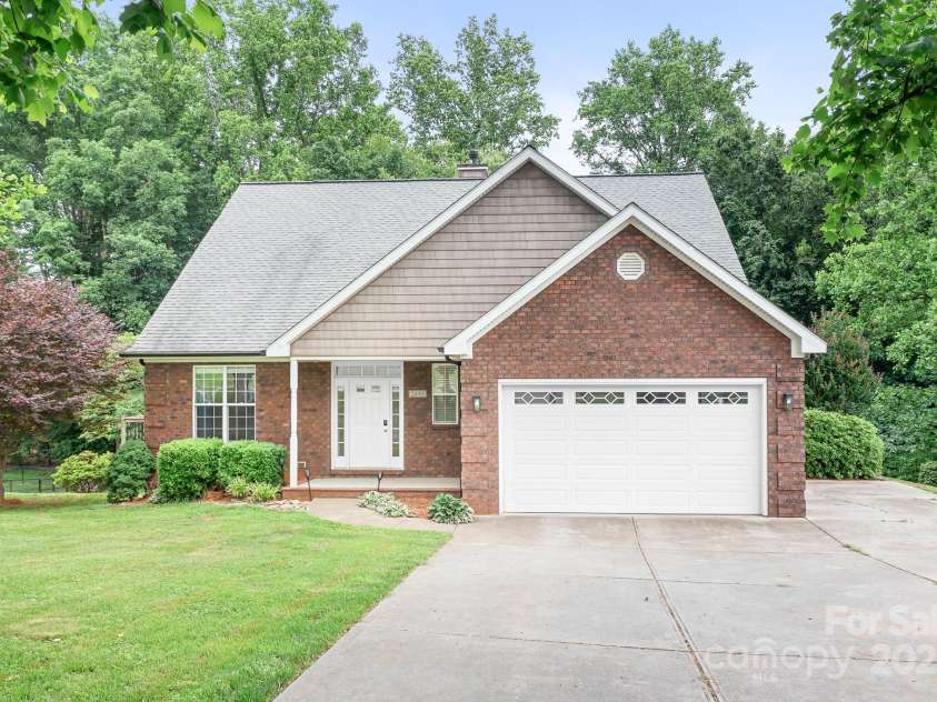 2695 Queens Drive, Lincolnton, NC 28092.  MLS# CAR4266750, YatesRealty ID 18511. Front
