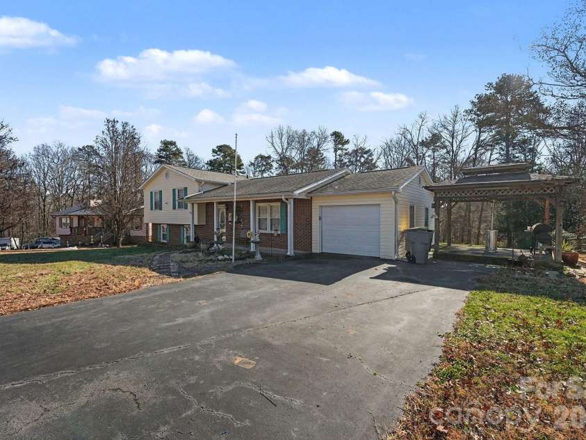 4057 Leafmore Street, Concord, NC 28027.  MLS# CAR4332836, YatesRealty ID 18512. 