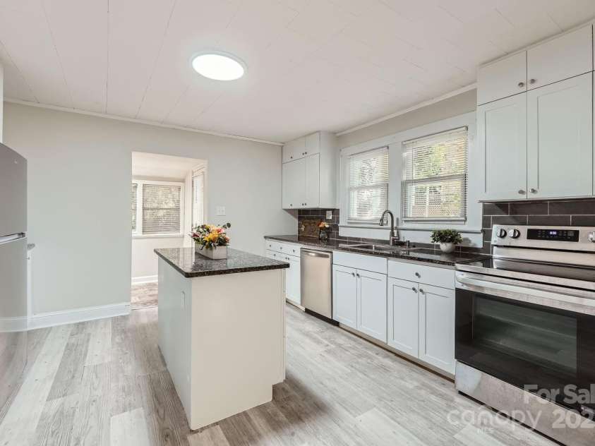 828 Richard Avenue, Kannapolis, NC 28081.  MLS# CAR4249610, YatesRealty ID 18512. 