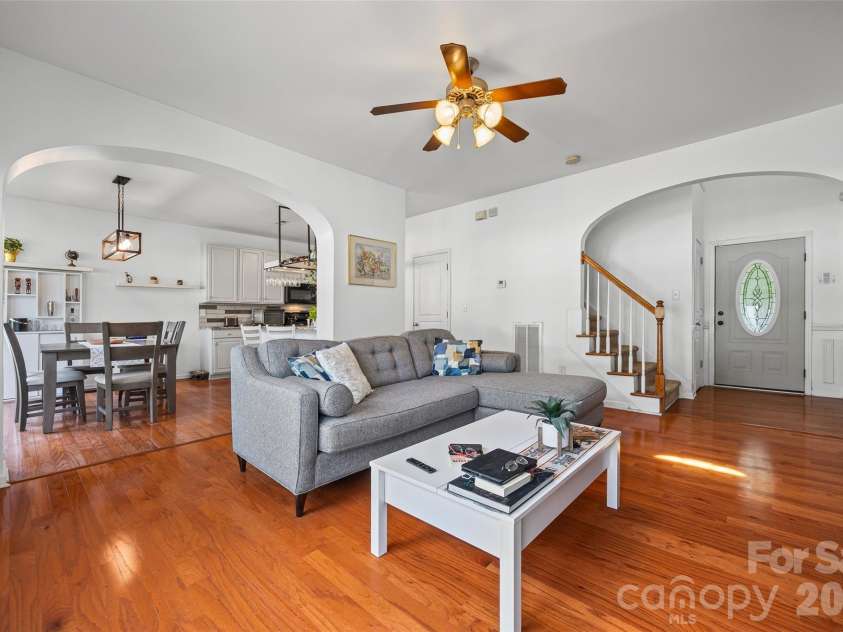 1805 Crabapple Tree Lane, Charlotte, NC 28214.  MLS# CAR4293333, YatesRealty ID 18513. 