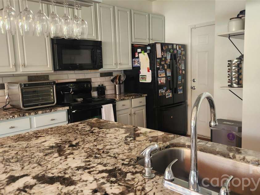 1805 Crabapple Tree Lane, Charlotte, NC 28214.  MLS# CAR4293333, YatesRealty ID 18513. 