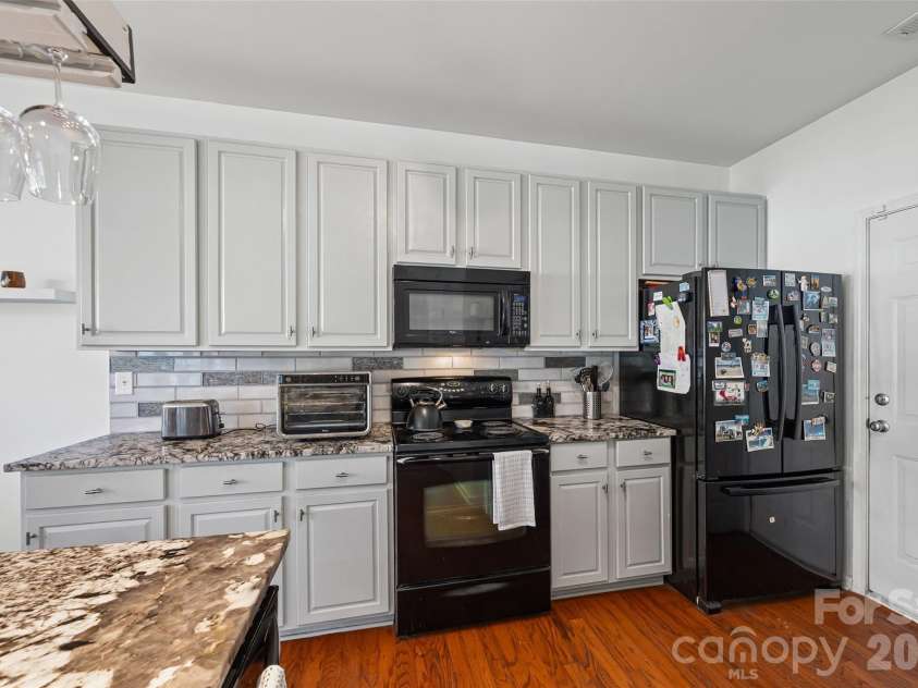 1805 Crabapple Tree Lane, Charlotte, NC 28214.  MLS# CAR4293333, YatesRealty ID 18513. 