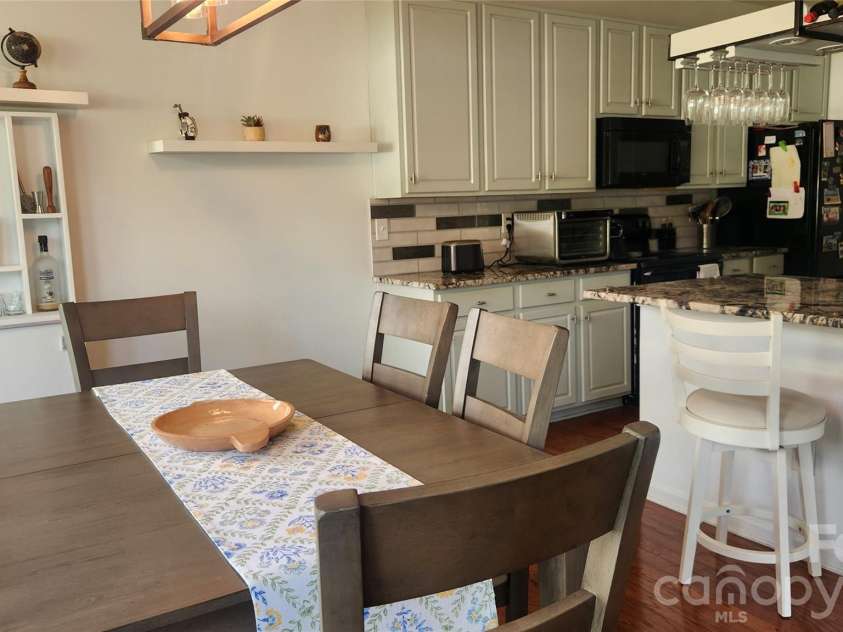 1805 Crabapple Tree Lane, Charlotte, NC 28214.  MLS# CAR4293333, YatesRealty ID 18513. 