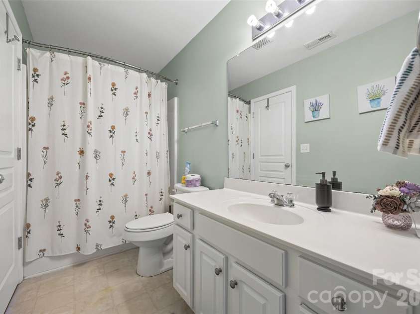 1805 Crabapple Tree Lane, Charlotte, NC 28214.  MLS# CAR4293333, YatesRealty ID 18513. 