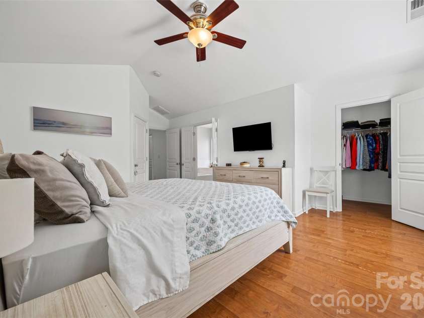 1805 Crabapple Tree Lane, Charlotte, NC 28214.  MLS# CAR4293333, YatesRealty ID 18513. Primary bedroom