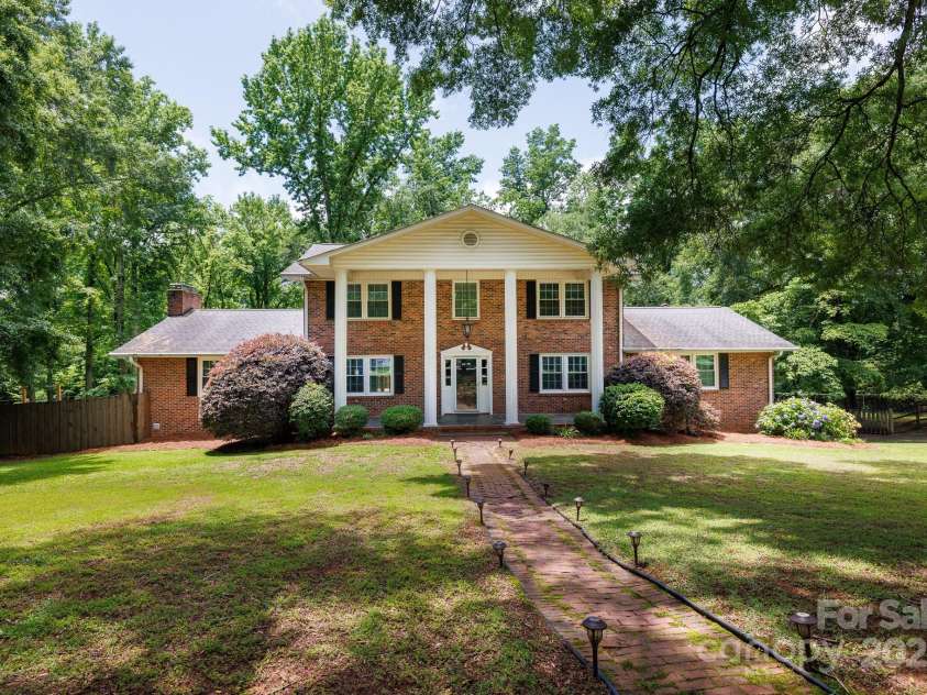 2605 Camelot Drive, Rock Hill, SC 29732.  MLS# CAR4265227, YatesRealty ID 18515. 