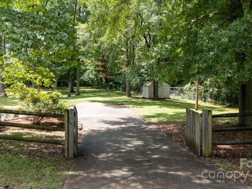 2605 Camelot Drive, Rock Hill, SC 29732.  MLS# CAR4265227, YatesRealty ID 18515. 