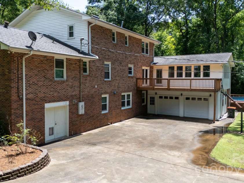 2605 Camelot Drive, Rock Hill, SC 29732.  MLS# CAR4265227, YatesRealty ID 18515. 